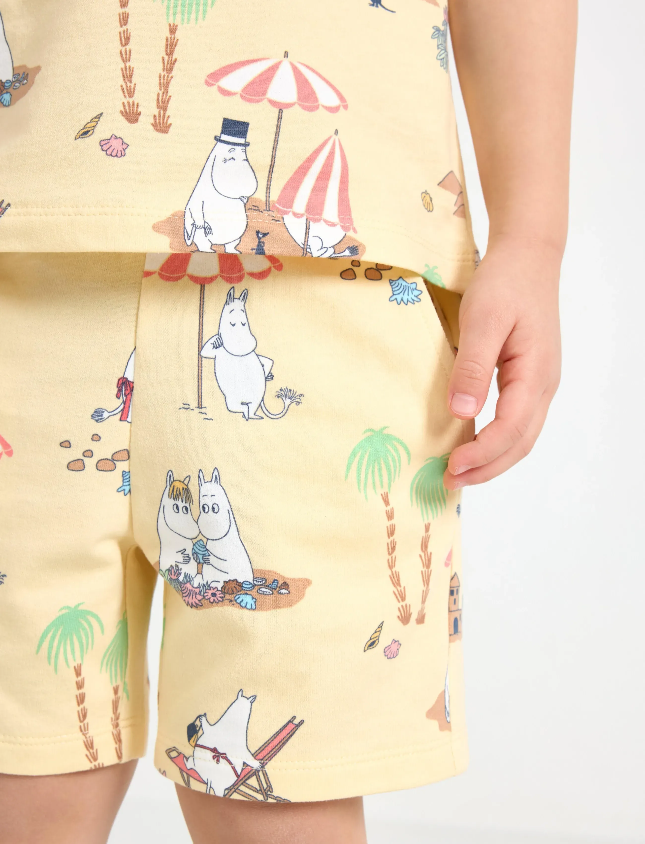 Lindex - Set - top and sweat shorts - sets mit kurzärmeligem t-shirt - light dusty yellow - 4