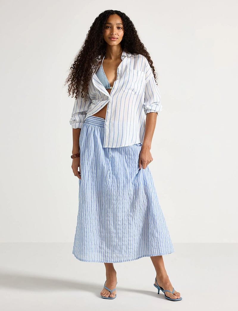 Lindex - Crinkled midi skirt - midi-röcke - light dusty blue - 0
