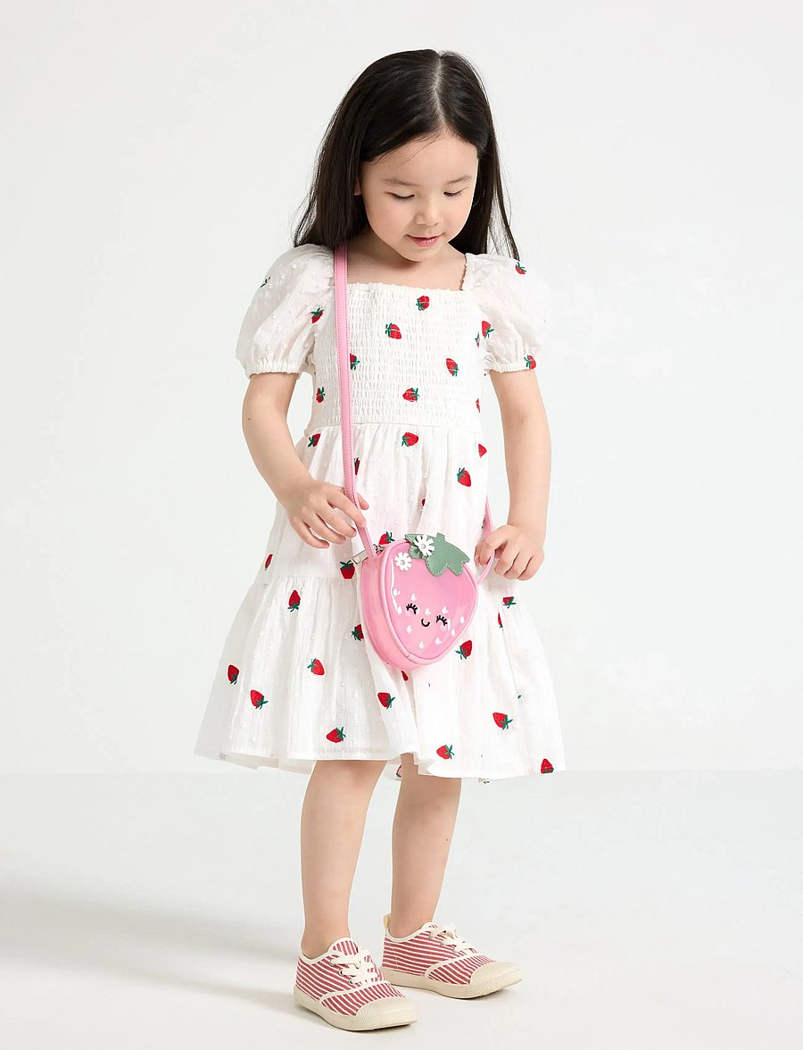 Lindex - Dress with strawberries - kortärmade vardagsklänningar - light dusty white - 0
