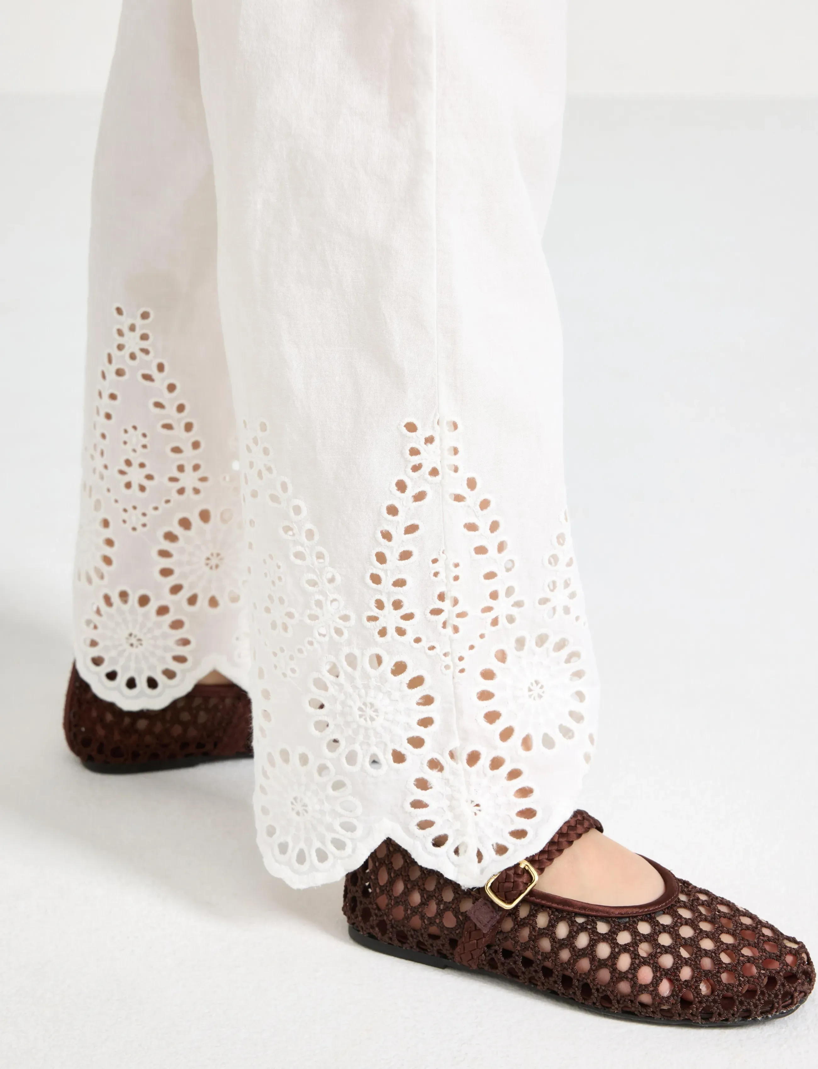 Lindex - Trousers with broderie anglaise - babyhosen - light dusty white - 4