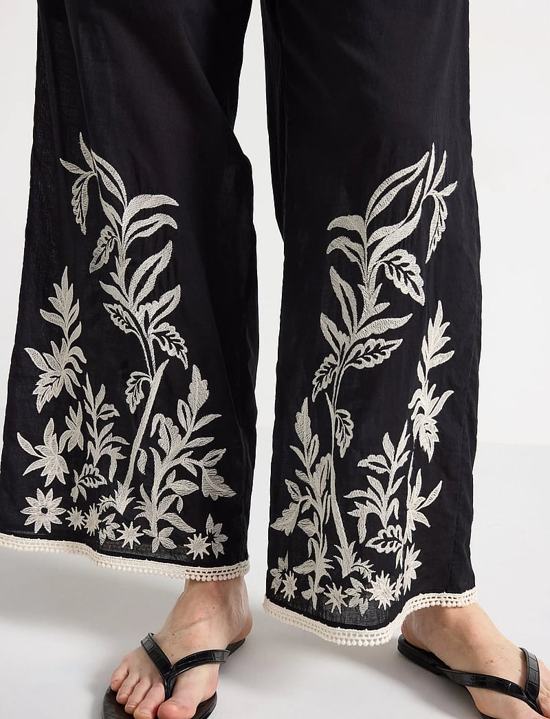 Lindex - Trousers Nilla embroidery - culottes - black - 4