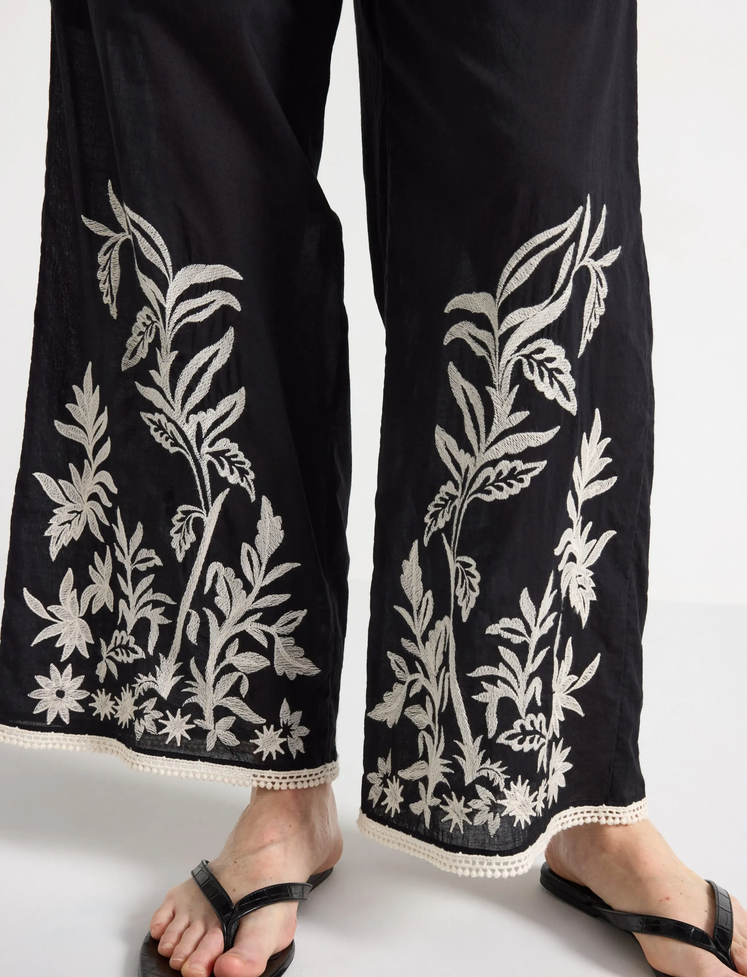 Lindex - Trousers Nilla embroidery - culottes - black - 4