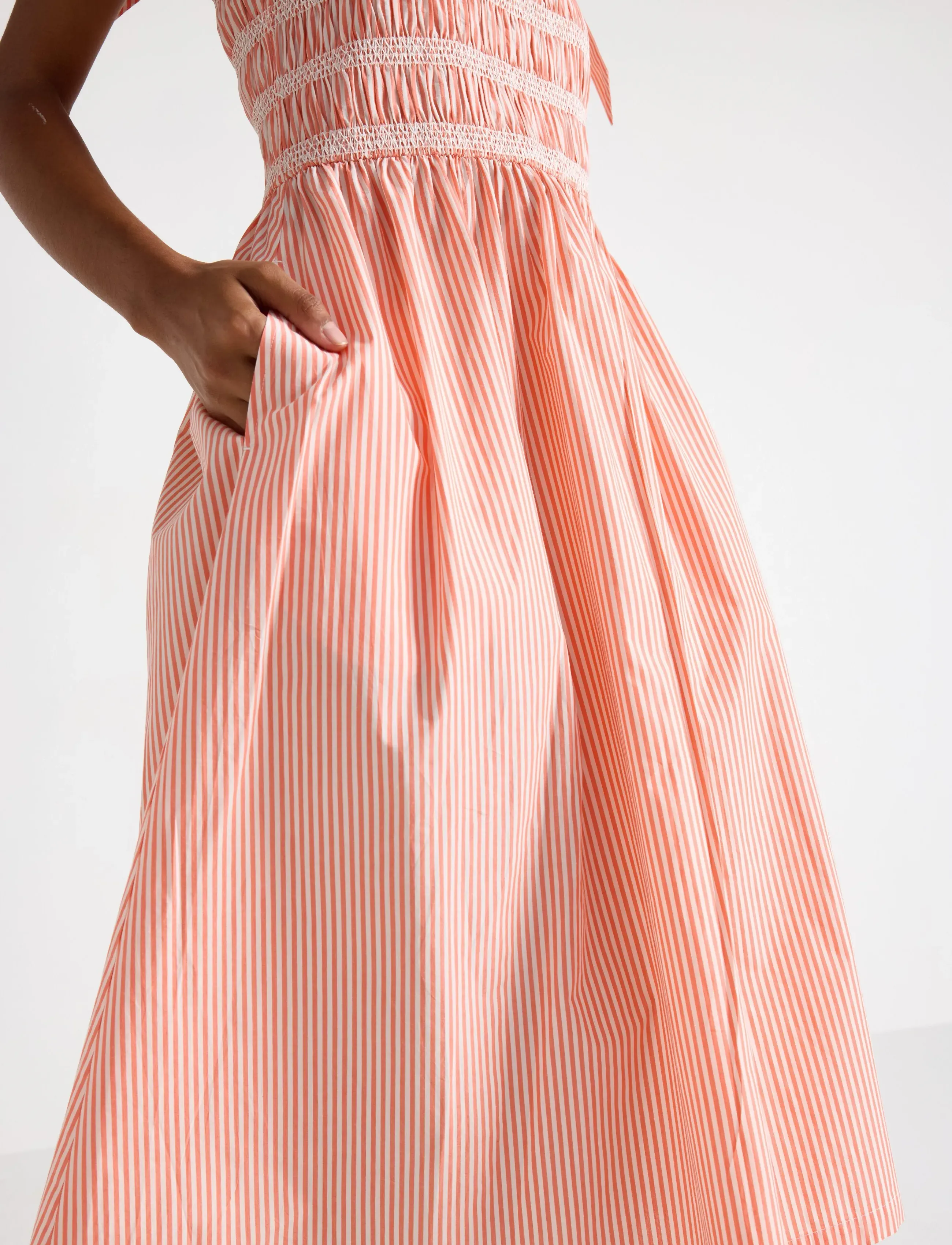 Lindex - Midi dress with smock - midiklänningar - neon orange - 4