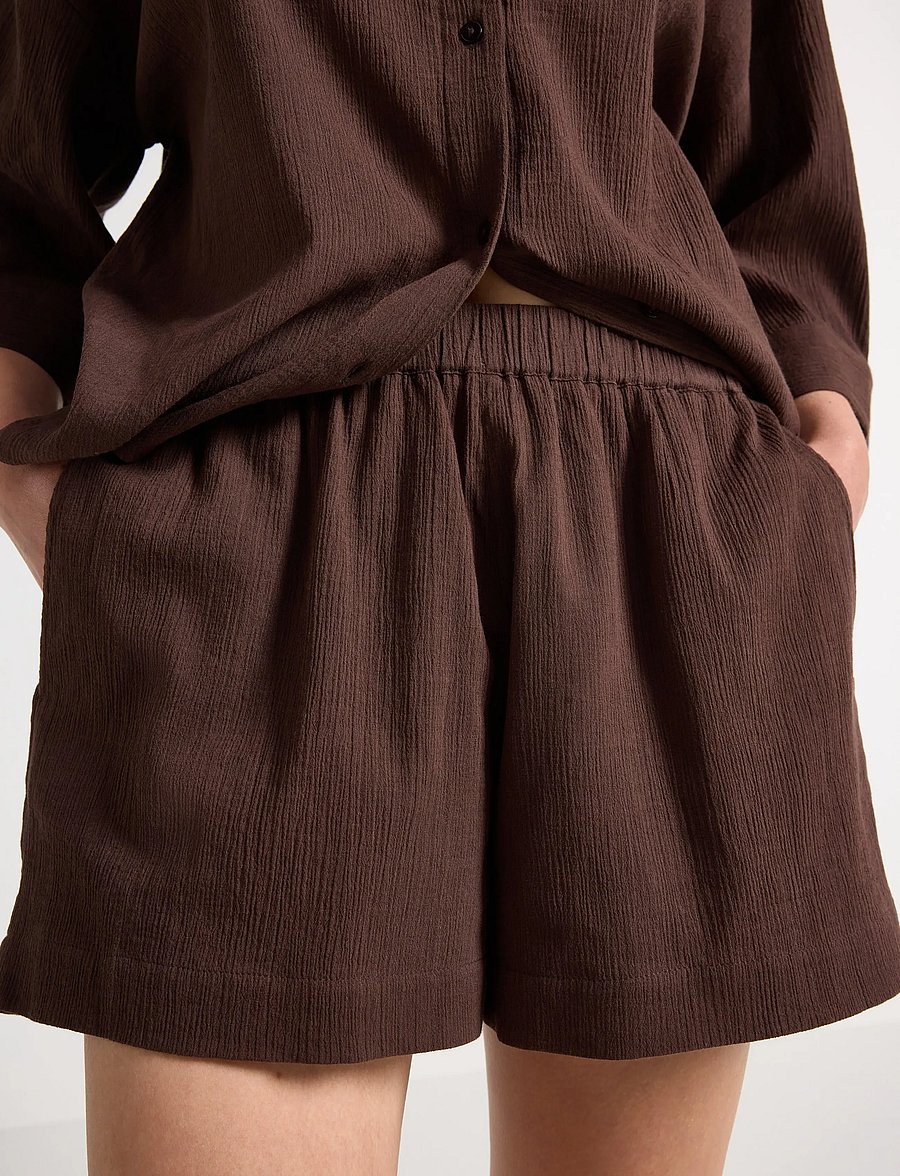 Lindex - Crinkled shorts - casual shorts - dark dusty brown - 4