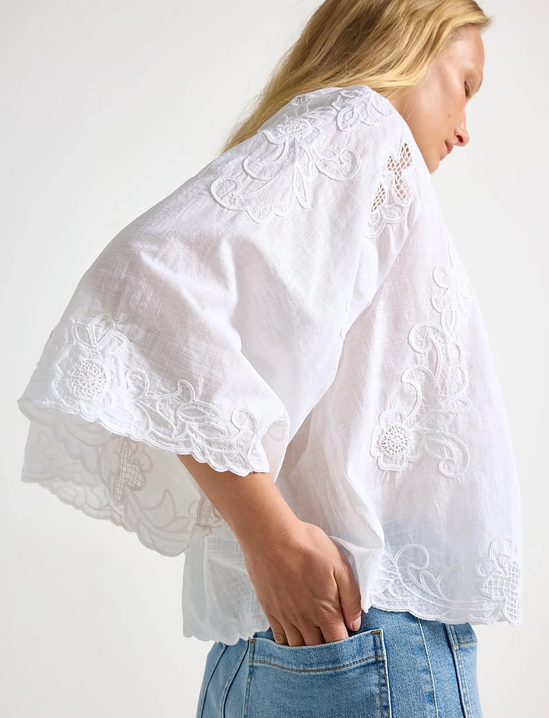Lindex - Embroidered blouse with wide sleeves - langærmede bluser - off white - 4