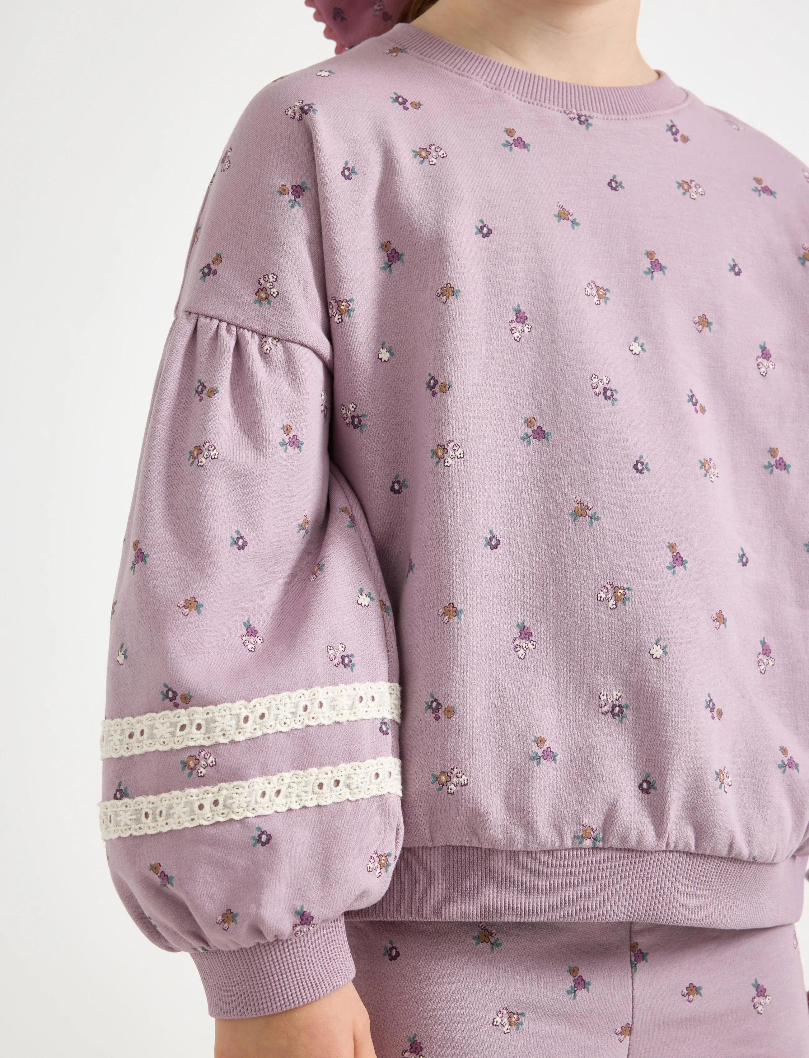 Lindex - Cropped sweatshirt with puff sleeve - sweatshirts - light dusty lilac - 4