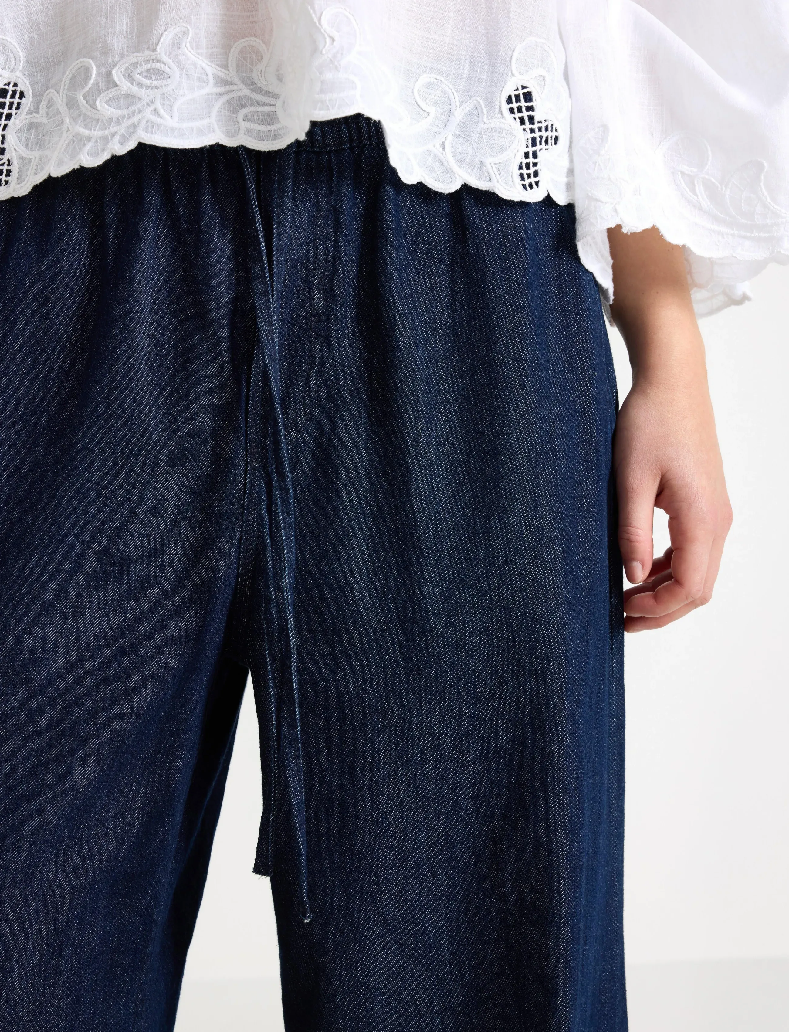 Lindex - WIDE denim trousers with elastic waist - brede jeans - dark denim - 4