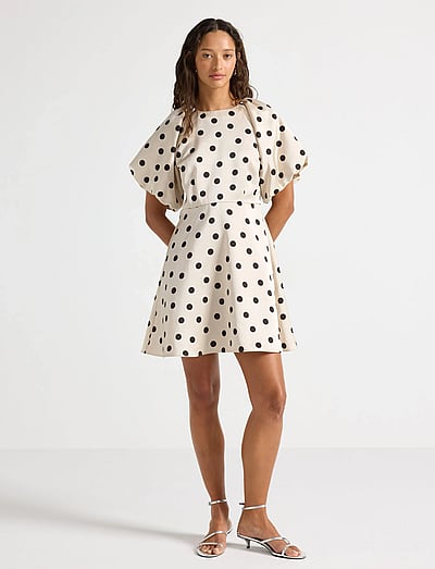 Beige Short Dresses special offers for women at Boozt.com Beige Short Dresses special offers for women at Boozt.com
