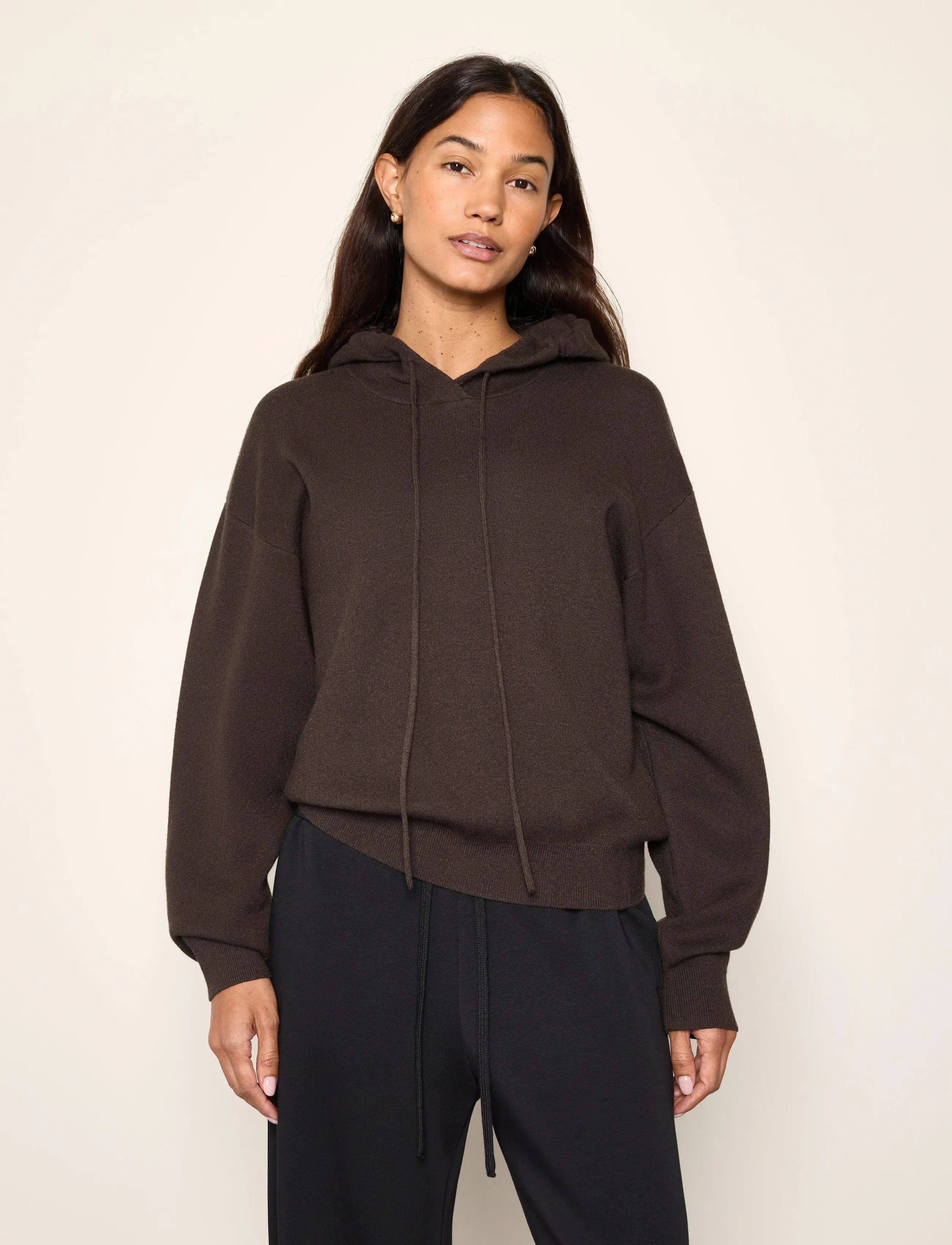Lindex Finstickad hoodie dam – bild 2