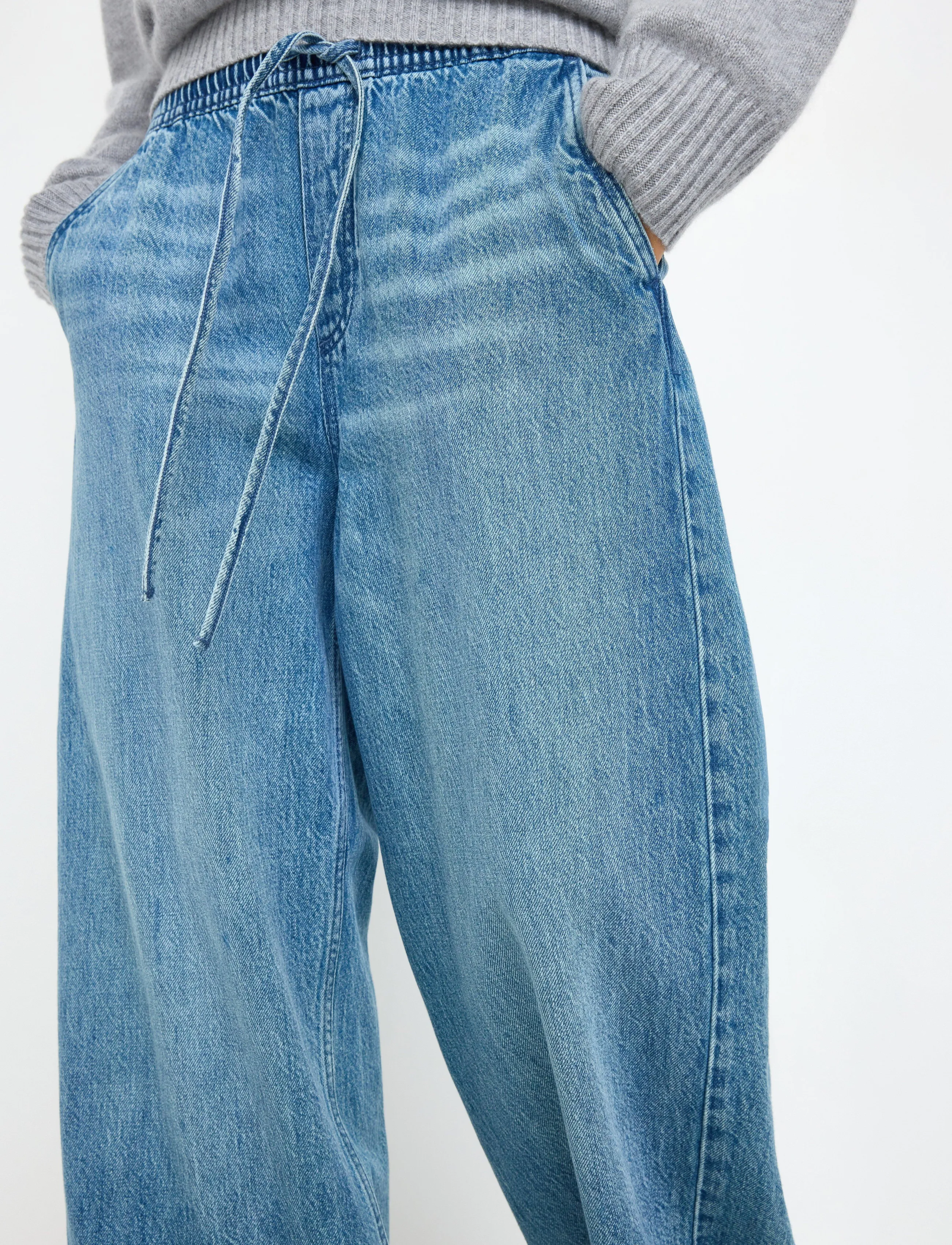 Lindex - Wide denim trousers with elastic waist - brede jeans - denim blue - 4