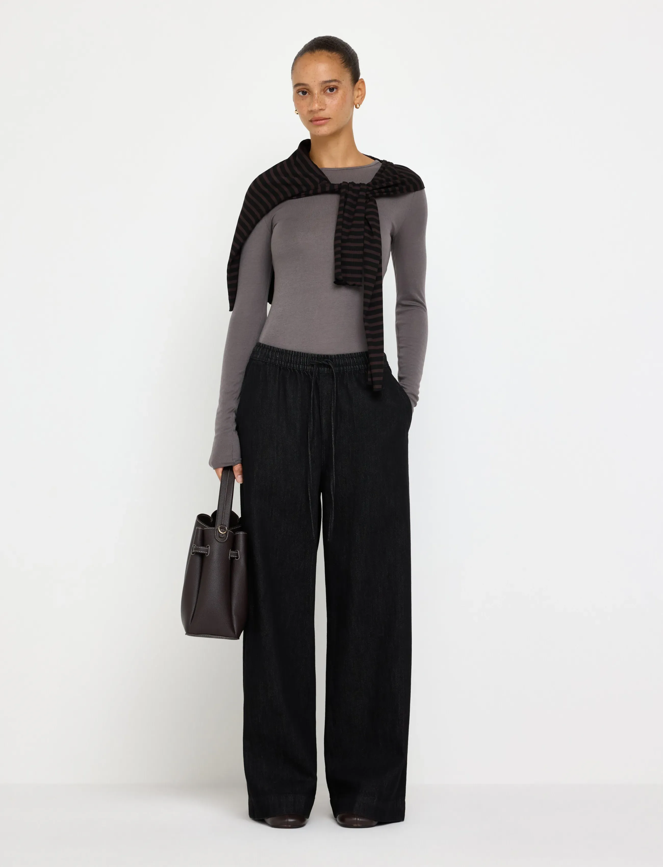 Lindex Wide denim trousers with elastic waist - Laia säärega teksad - BLACK DENIM / black