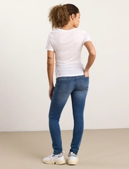 Lindex - Trs denim MOM Tova Soft blue - slim jeans - blue - 5