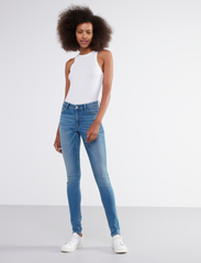 Lindex - Trousers denim Tova Soft blue - slim jeans - denim blue - 3
