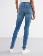 Lindex - Trousers denim Tova Soft blue - džinsa bikses ar tievām starām - denim blue - 4