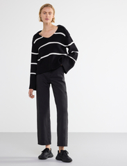 Lindex - Sweater Rana - mažiausios kainos - black - 2
