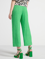 Lindex - Trouser Bella structure croppe - straight leg trousers - strong green - 5