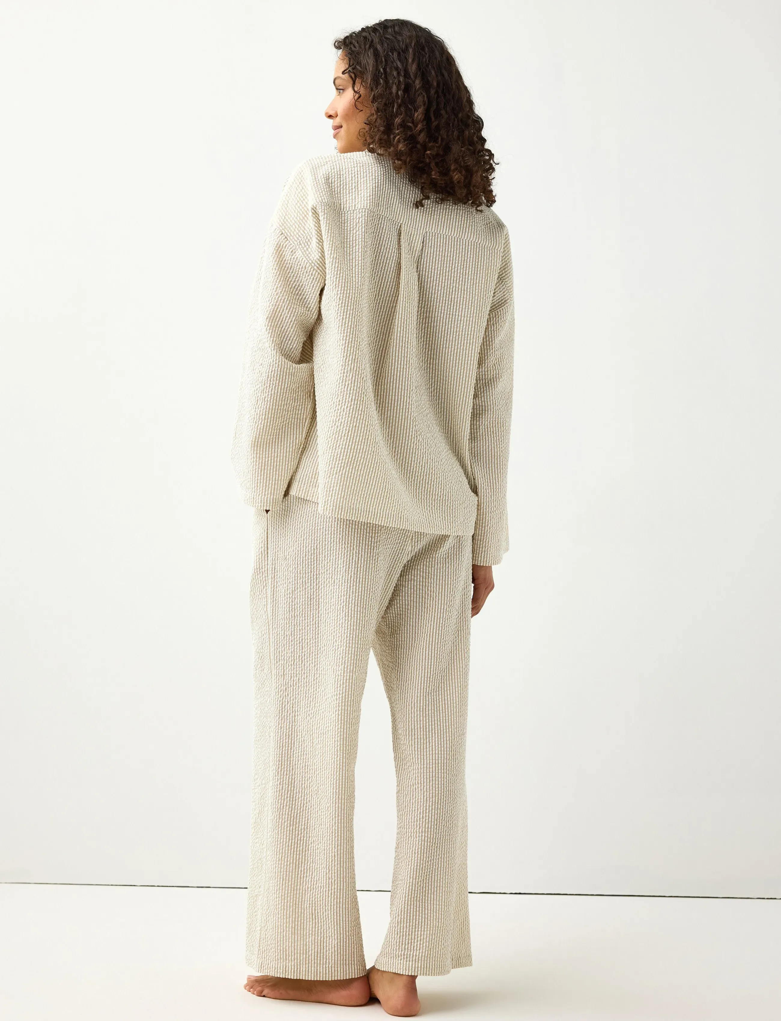 Lindex - Cropped pyjama trousers in seersucker - pyjamasbyxor - light dusty khaki - 3