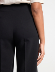 Lindex - Trousers Lykke cropped twill - plačios kelnės - black - 5