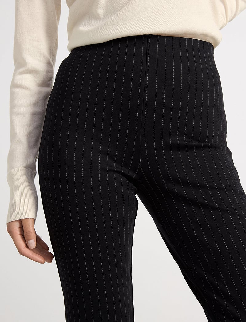 Lindex - Trousers Petra - kapripüksid - black - 4