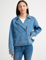 Lindex - Jacket Trenchcoat denim croppe - jeansjackor - denim - 0