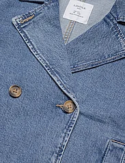 Lindex - Jacket Trenchcoat denim croppe - jeansjackor - denim - 9