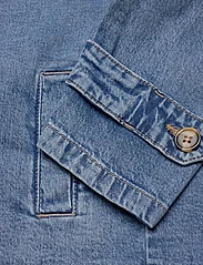 Lindex - Jacket Trenchcoat denim croppe - jeansjackor - denim - 10