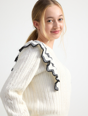 Lindex - Sweater flounce at shoulder - swetry - light dusty white - 5