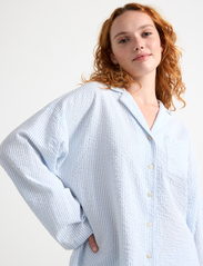 Lindex - Pyjama shirt seersucker - alhaisimmat hinnat - blue - 5
