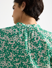 Lindex - Blouse Indra - blouses met lange mouwen - green - 6