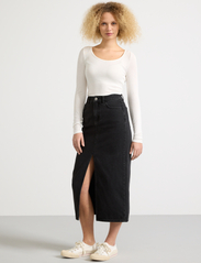 Lindex - Skirt Tuva long black - vidutinio ilgio sijonai - black - 4