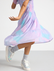 Lindex - Dress hi and low Chiffon AOP - sukienki codzienne z krótkim rękawem - light lilac - 5