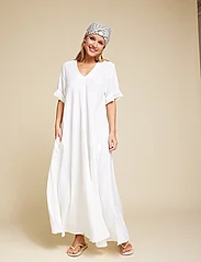Line of Oslo - Eva - maxi dresses - white - 4