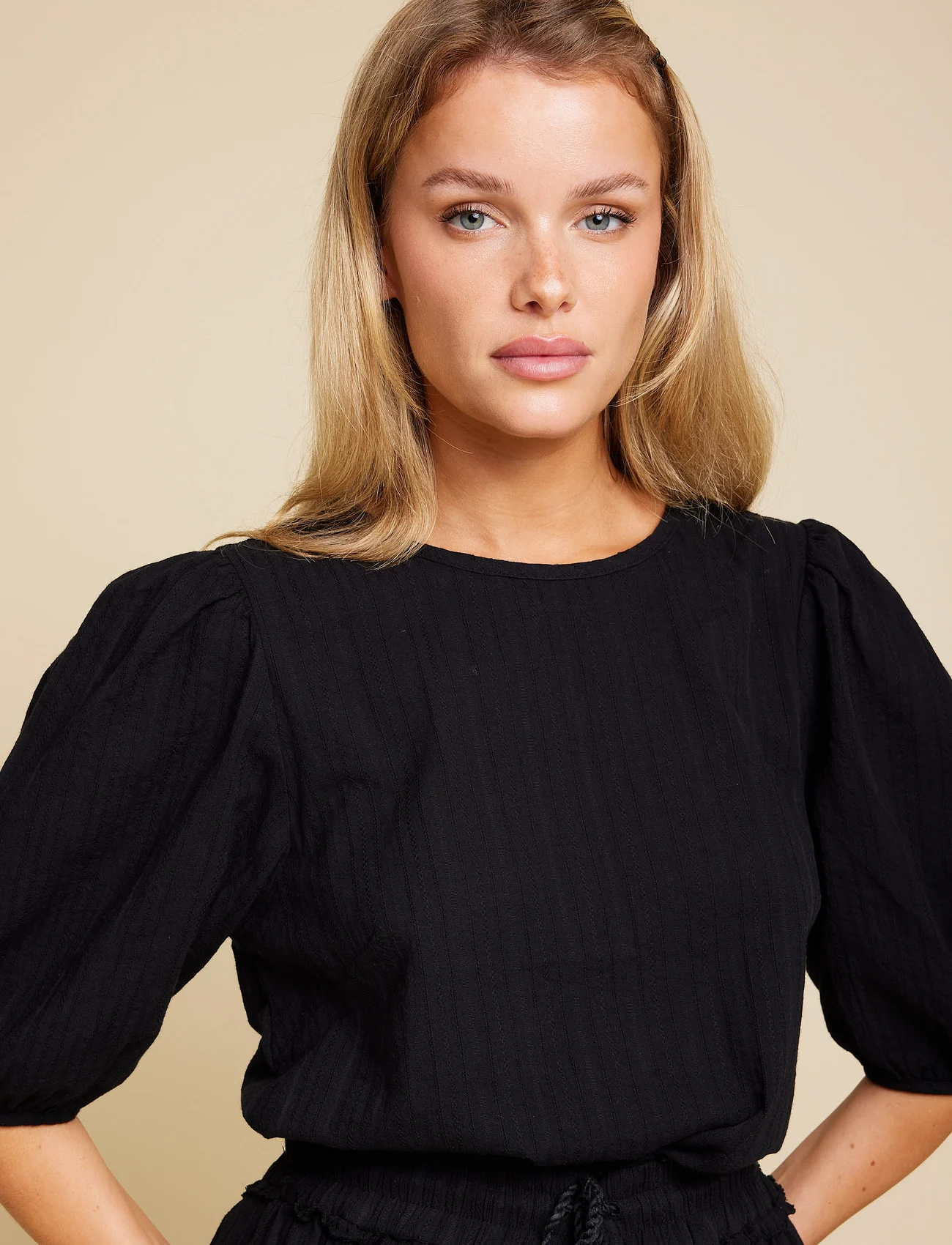 Line of Oslo - Isabel solid - short-sleeved blouses - black - 1
