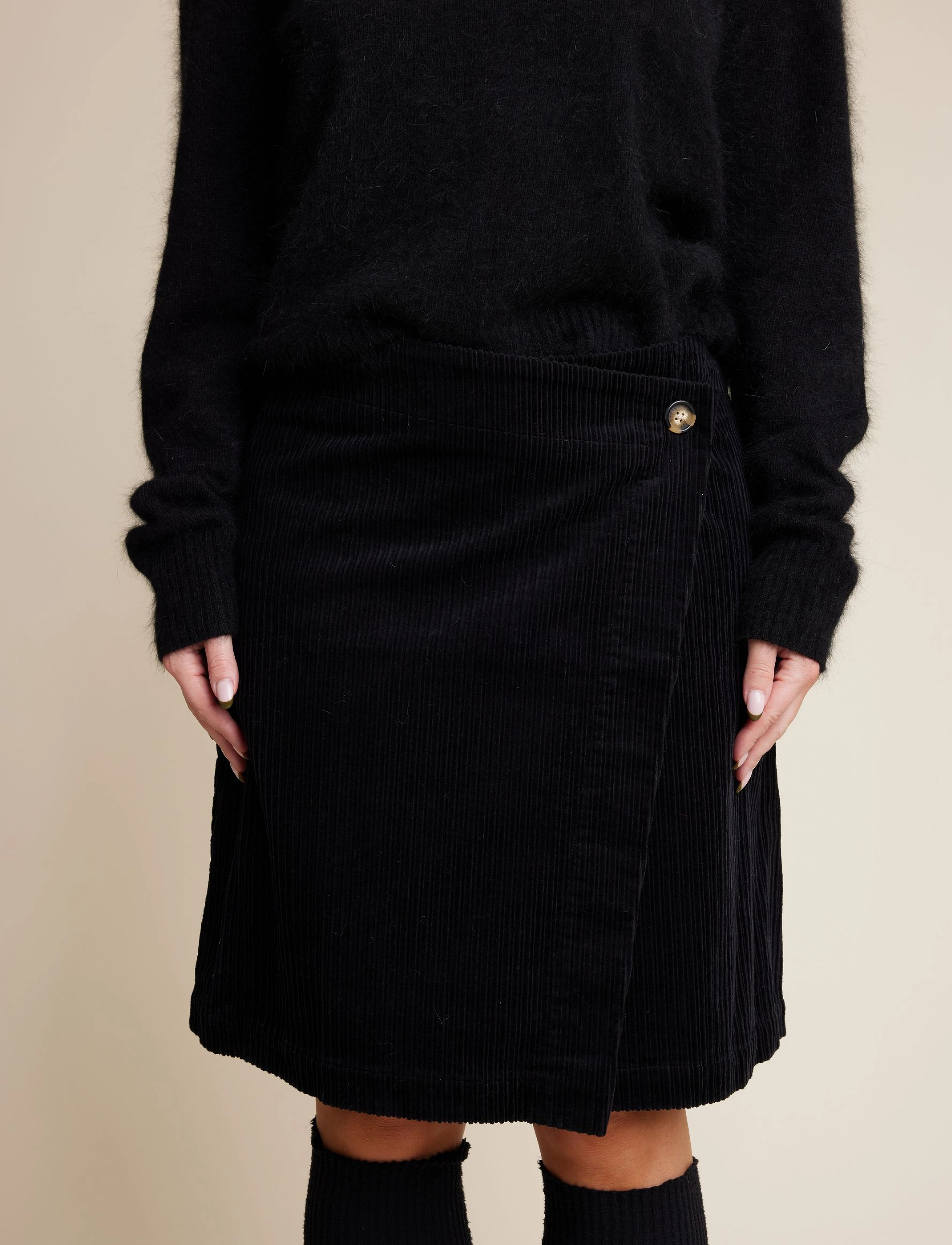 Line of Oslo - Belle Cord - korte nederdele - black - 2
