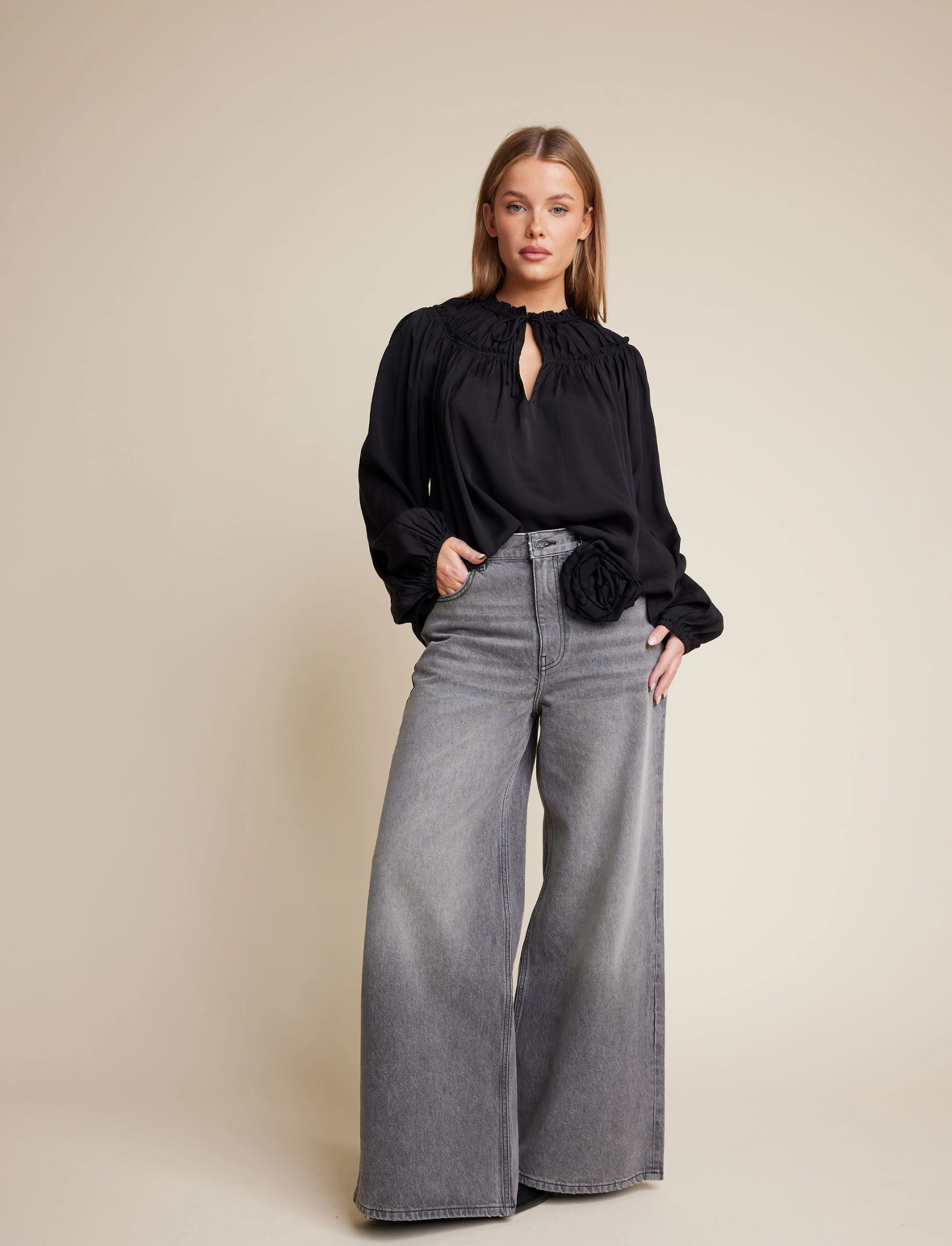 Line of Oslo - Mother Satin - langærmede bluser - black - 3