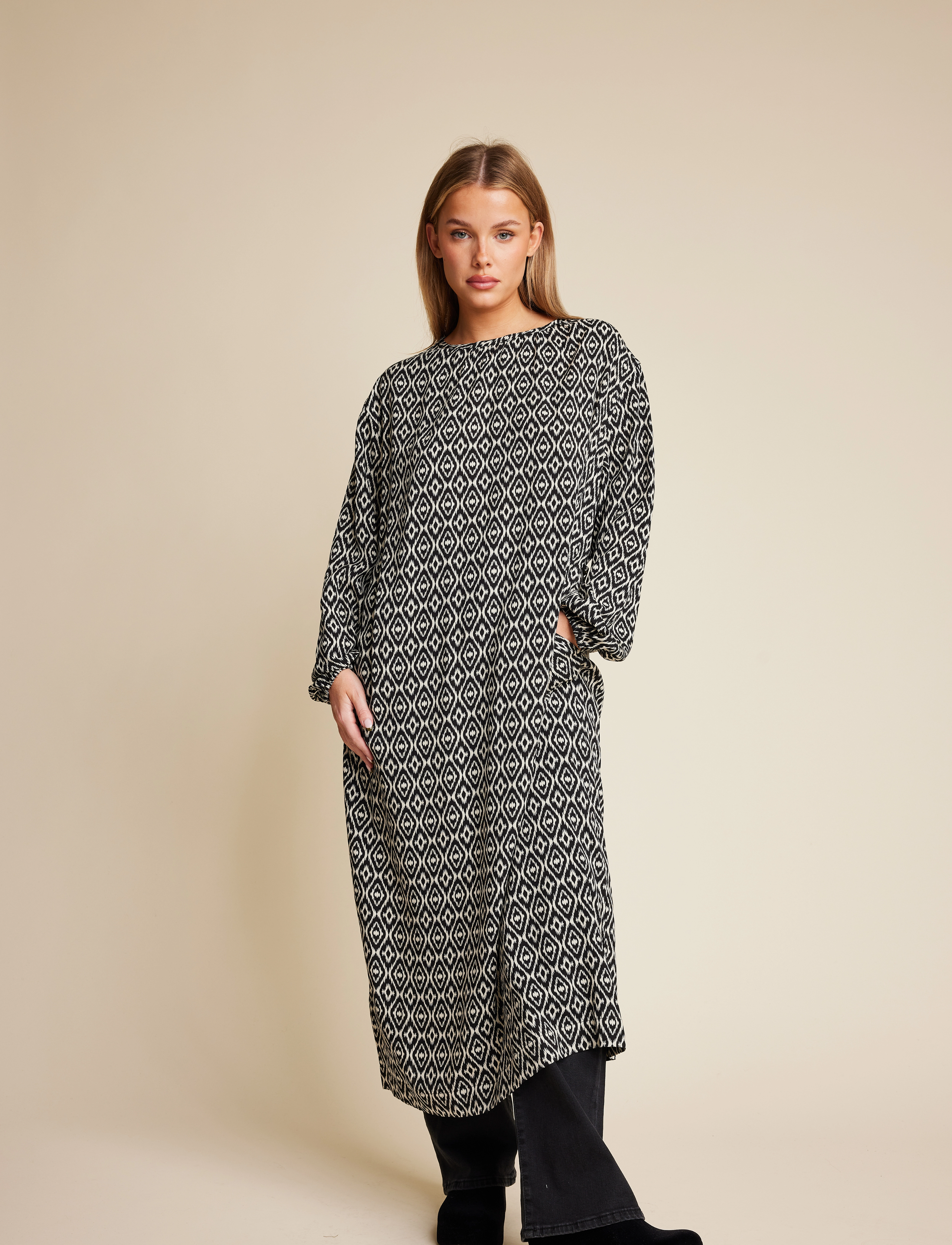 Line of Oslo Rakel Print - Midimekot - AS IS / black