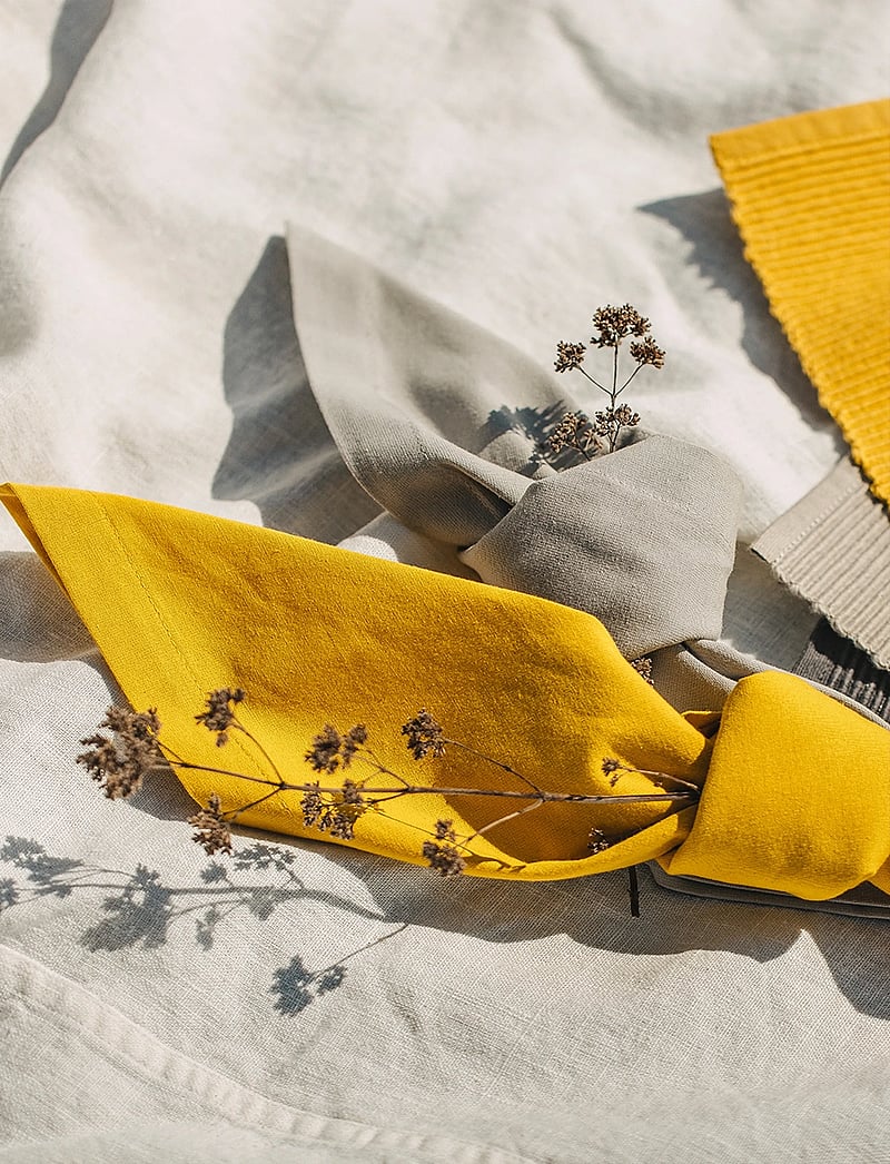 LINUM - ROBERT Napkin - linen- & cotton napkins - mustard yellow - 2
