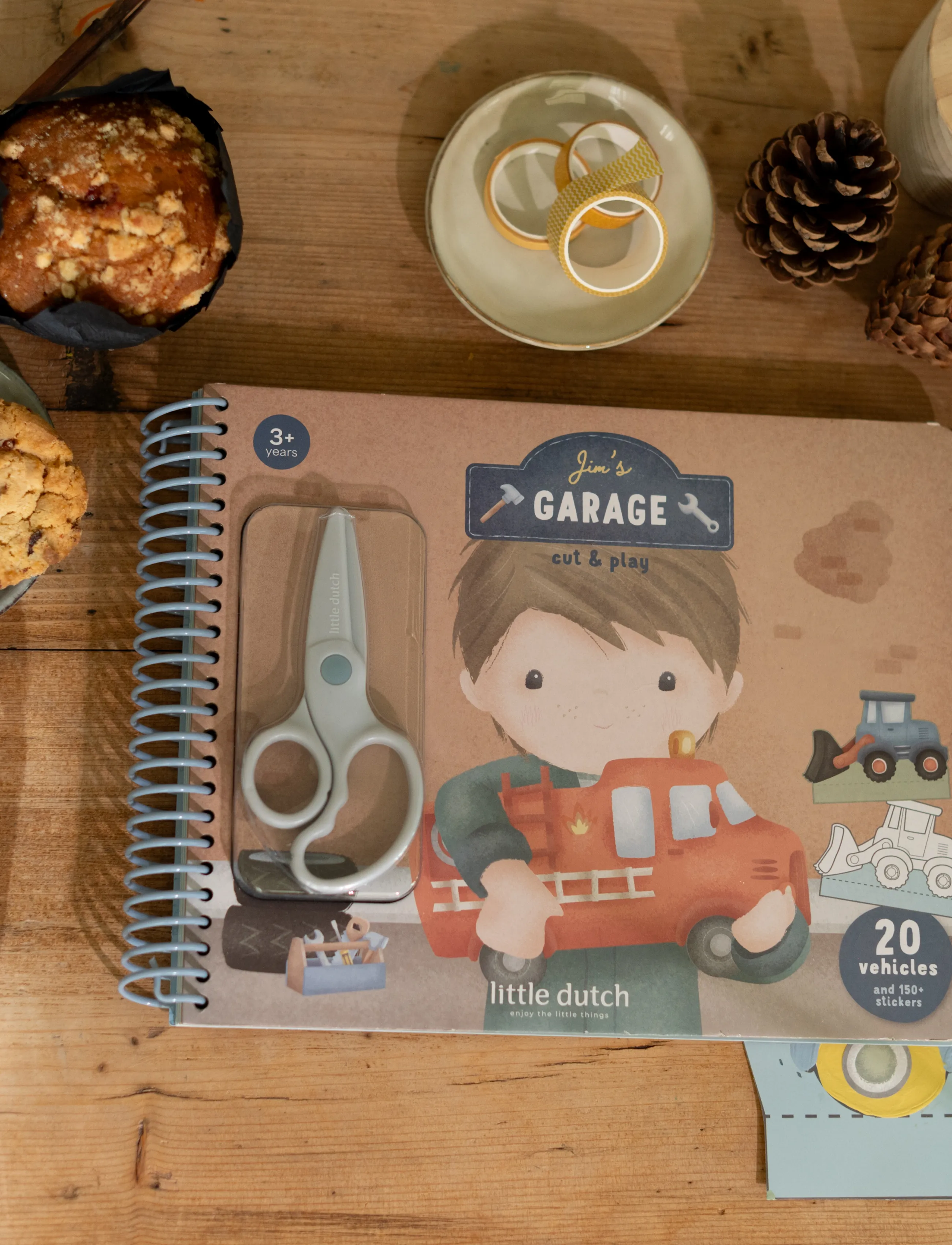 Little Dutch Book With Scissor Jim, One Size, Blue, Tegning > Malebøger Og Håndarbejdsbøger, Børn