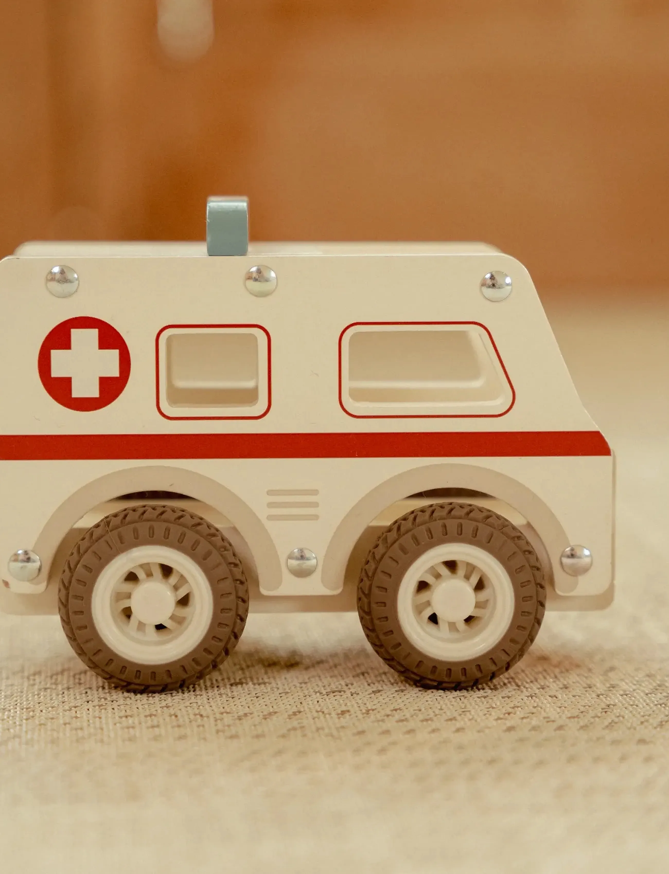 Little Dutch Little Dutch - Ambulance W/1 Pegdoll Fsc, One Size, White, Legetøjsbiler > Ambulancer, Børn