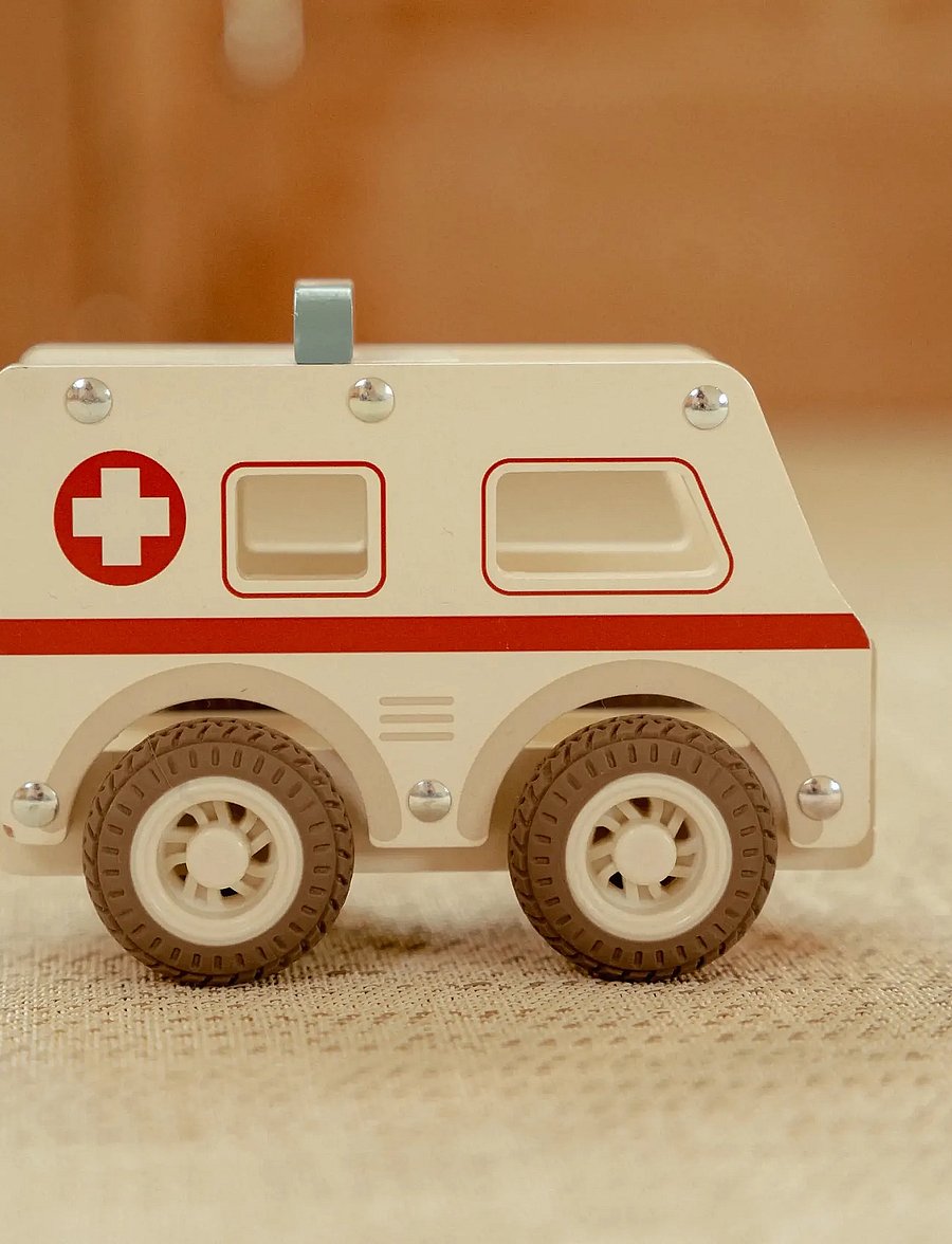 Little Dutch - Little Dutch - Ambulance w/1 pegdoll FSC - ambulanser - white - 0