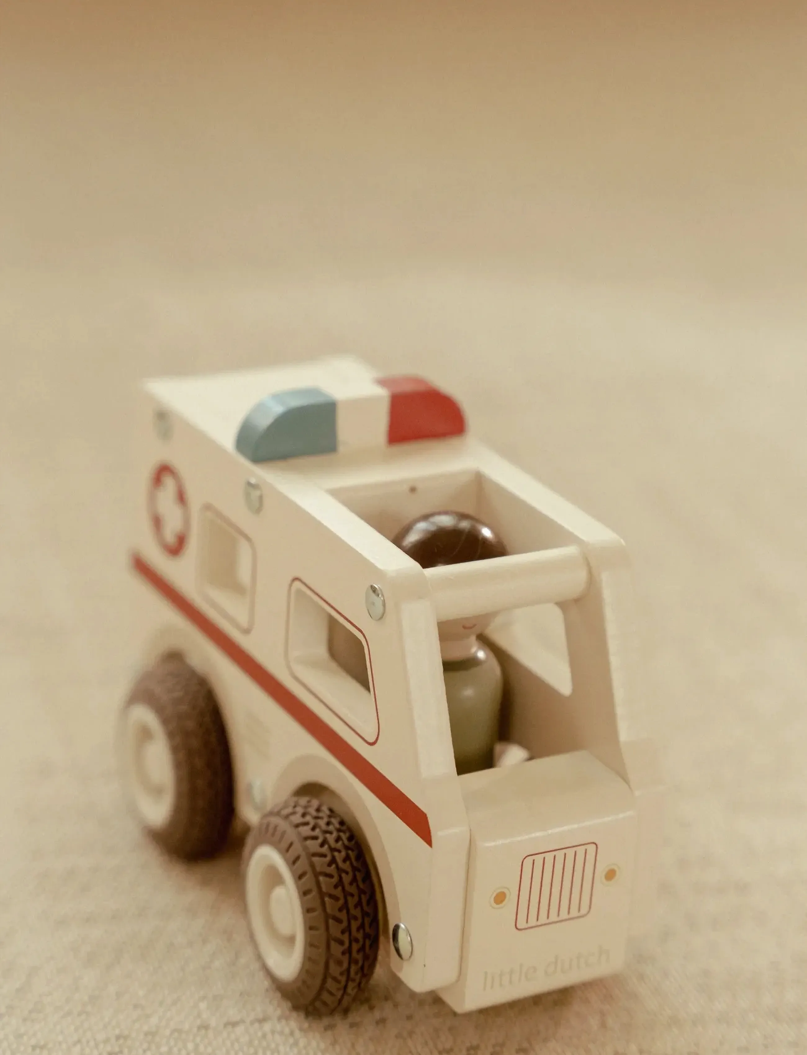 Little Dutch - Little Dutch - Ambulance w/1 pegdoll FSC - ambulancer - white - 5
