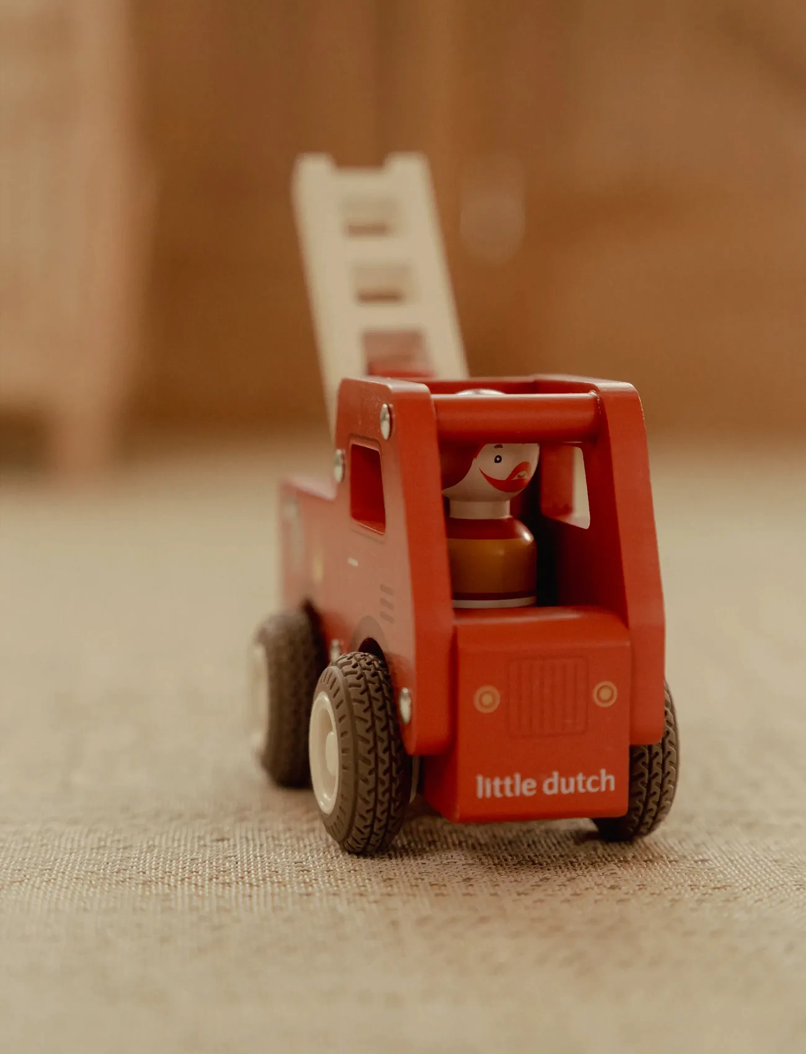Little Dutch - Little Dutch - Firetruck w/1 pegdoll FSC - brandbiler - red - 5