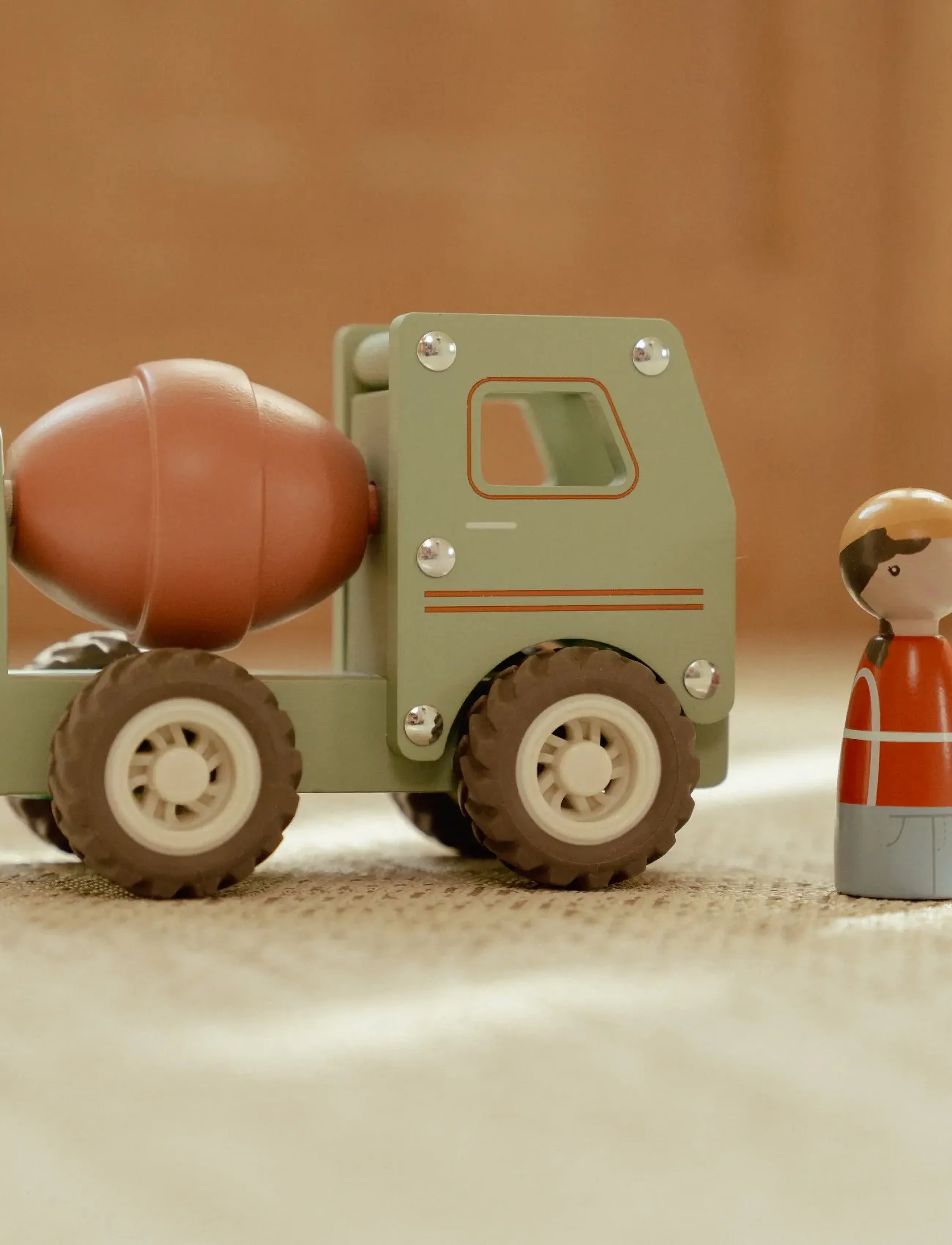 Little Dutch Little Dutch - Cement Truck W/1 Pegdoll Fsc, One Size, Green, Legetøjskøretøjer > Byggebiler, Børn