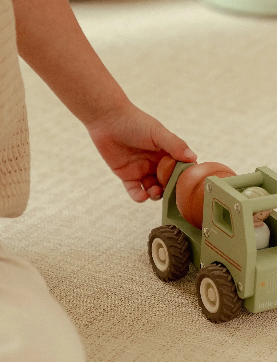 Little Dutch - Little Dutch - Cement truck w/1 pegdoll FSC - byggmaskiner - green - 5