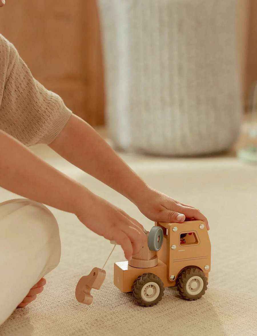 Little Dutch - Little Dutch - Crane truck w/1 pegdoll FSC - byggmaskiner - yellow - 0