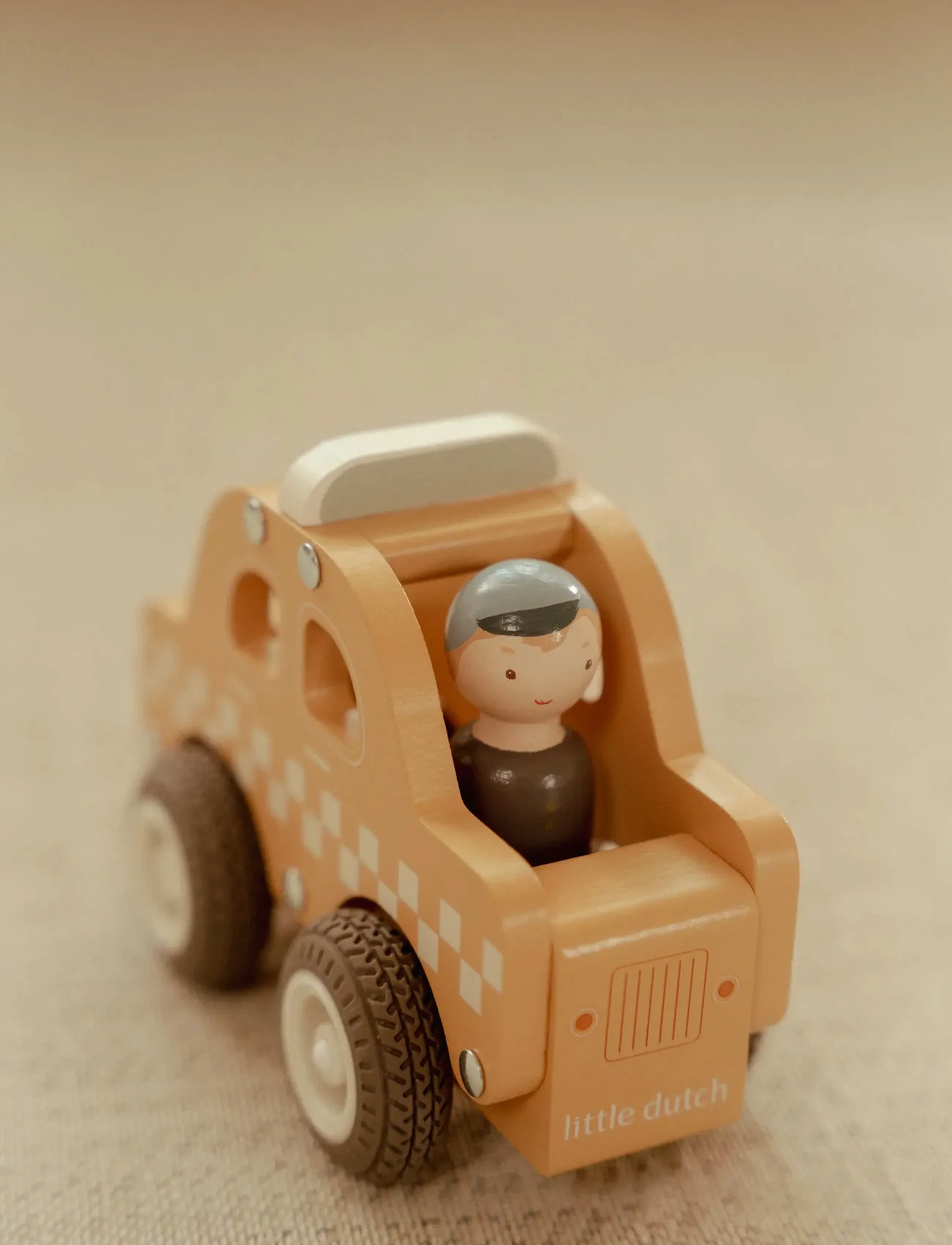 Little Dutch - Little Dutch - Taxi w/ 1 peg doll FSC - legetøjsbiler - yellow - 4