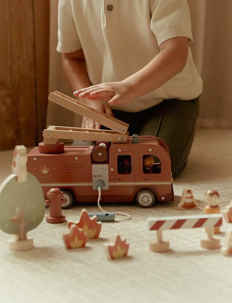Little Dutch - Firetruck w/pegdolls - brandbilar - red - 0