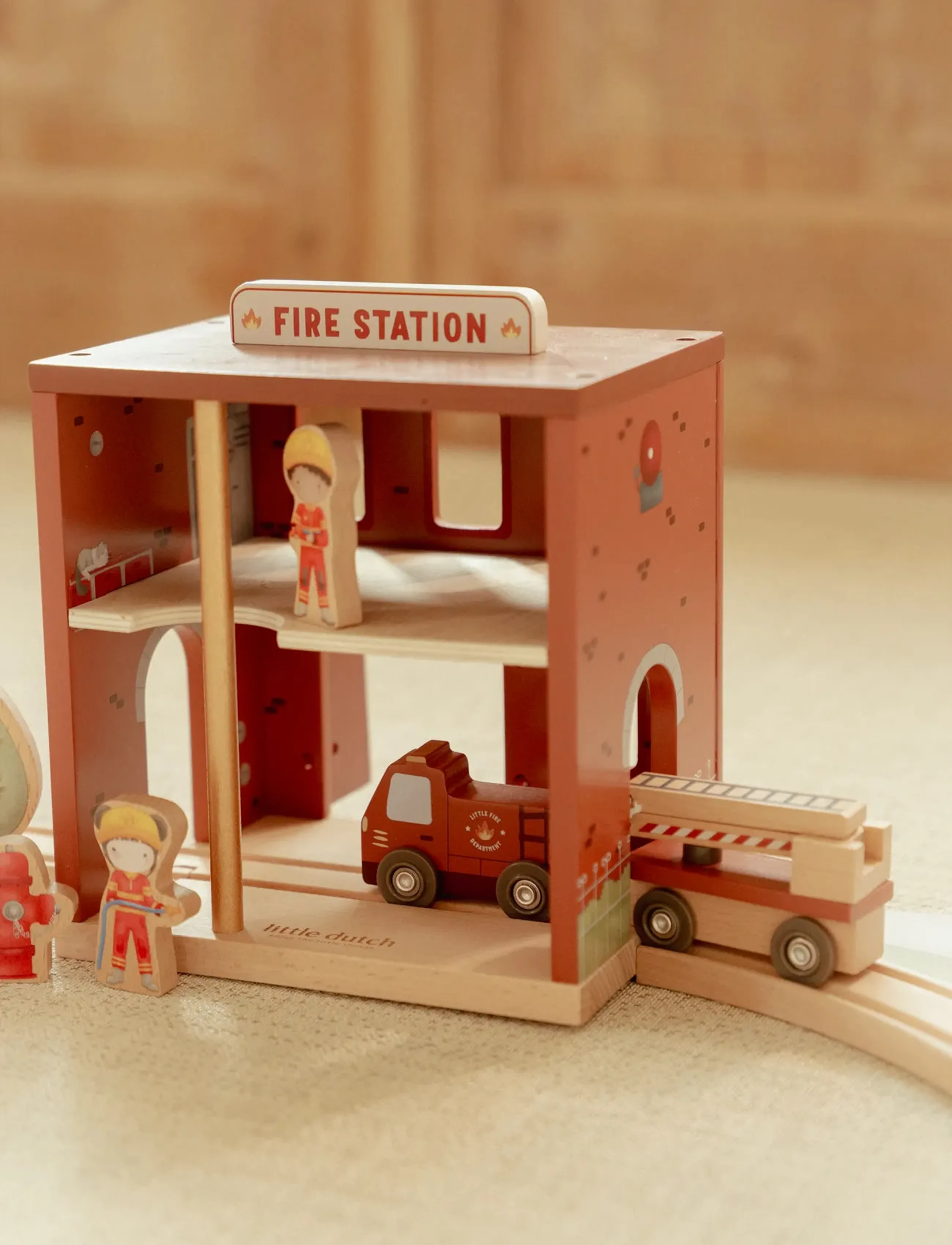 Little Dutch Little Dutch - Firestation Fsc, One Size, Red, Legesæt Og Actionfigurer > Legesæt, Børn