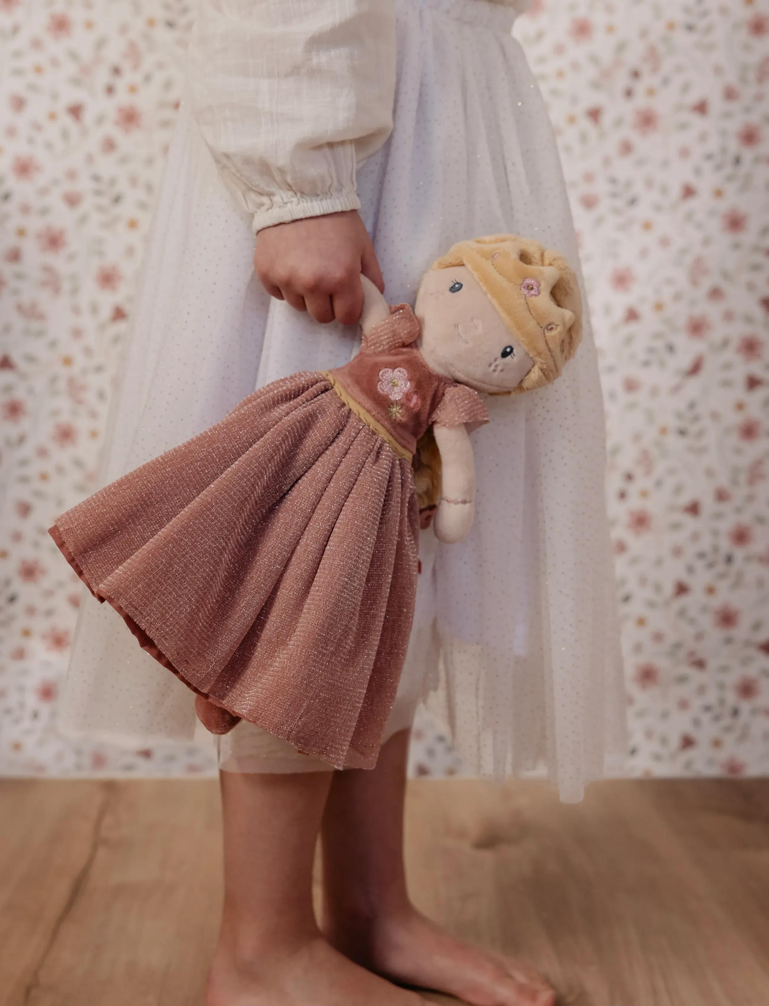 Little Dutch - Cuddle Doll Princess Julia 35cm - dukker - pink, yellow - 4