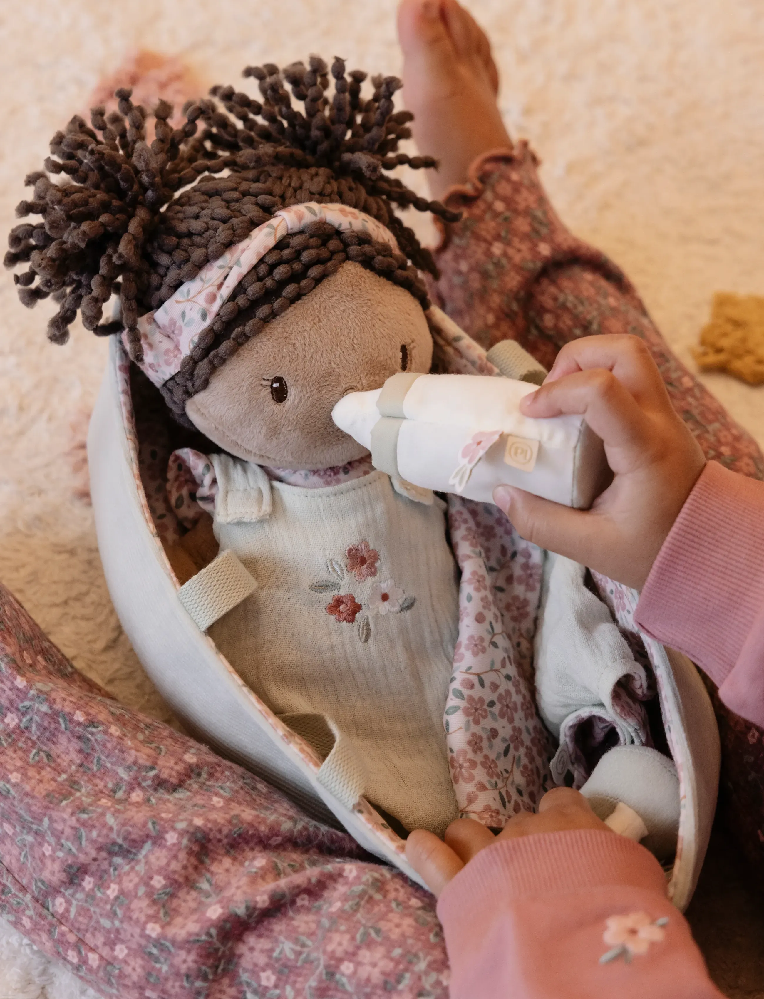 Little Dutch - Cuddle Doll Set Evi - dukker - green, pink, brown, white - 5